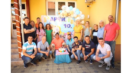 PČELICA I NJEN LJUBIMAC ARČI